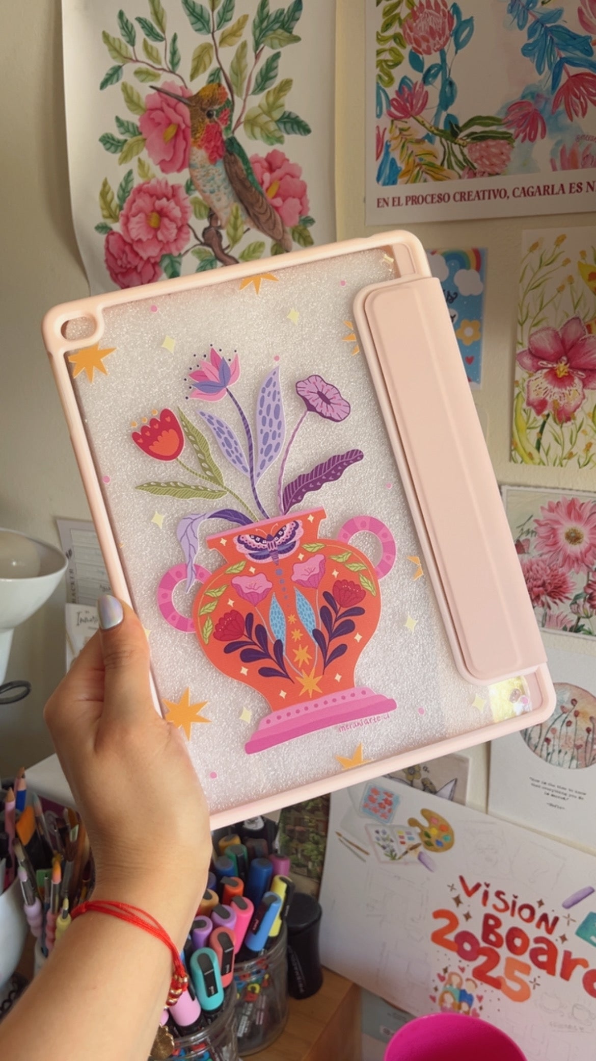 Carcasa Ilustrada Jarrón con Flores | iPad Gen. 5 - 6 / Air 1 - 2 con ranura para Apple Pencil